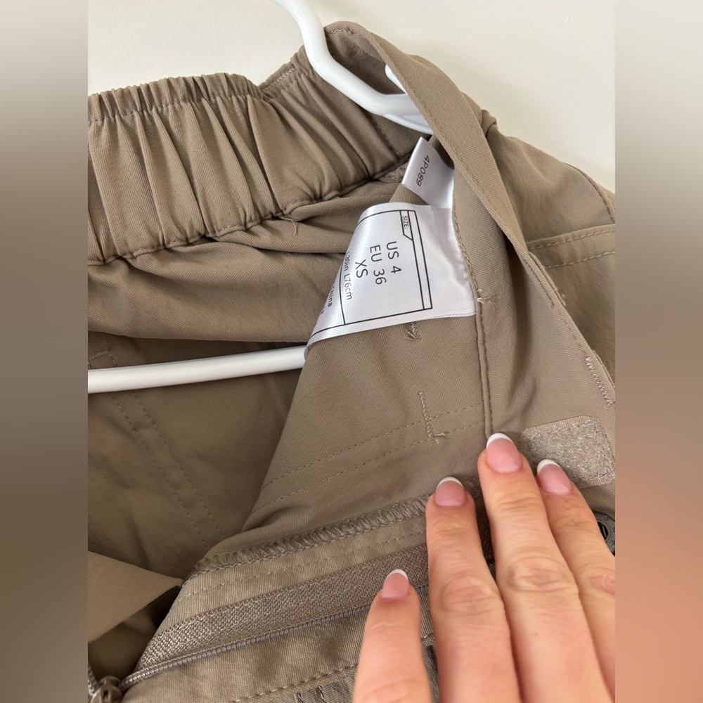 Women's Tan Cargo Pants worn once Perfect condition - Picture 8 of 8